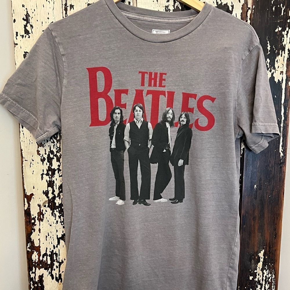 Unisex 2009 Tailgate The Beatles size small T-shirt.